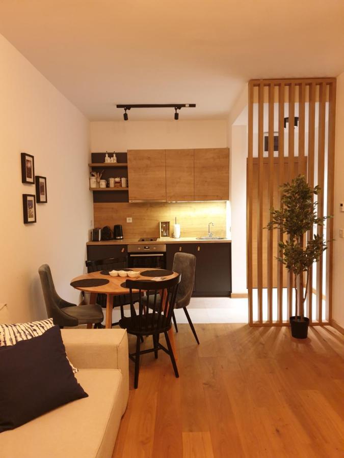 Lupo Apartman 1 *